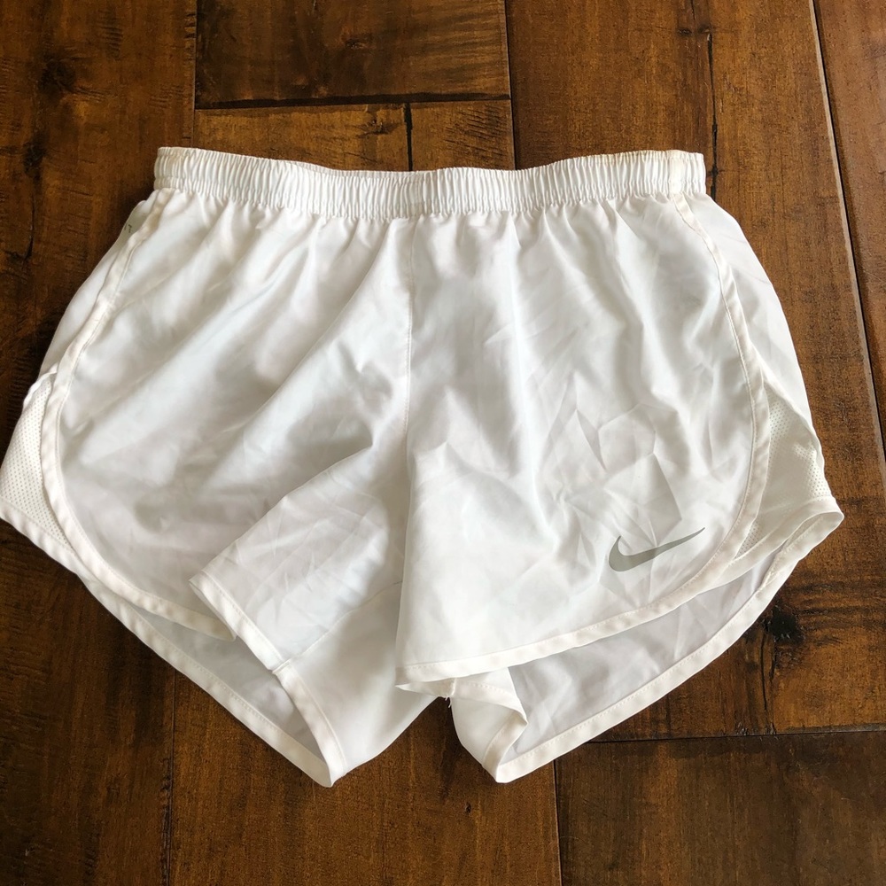 WHITE NIKE SHORTS